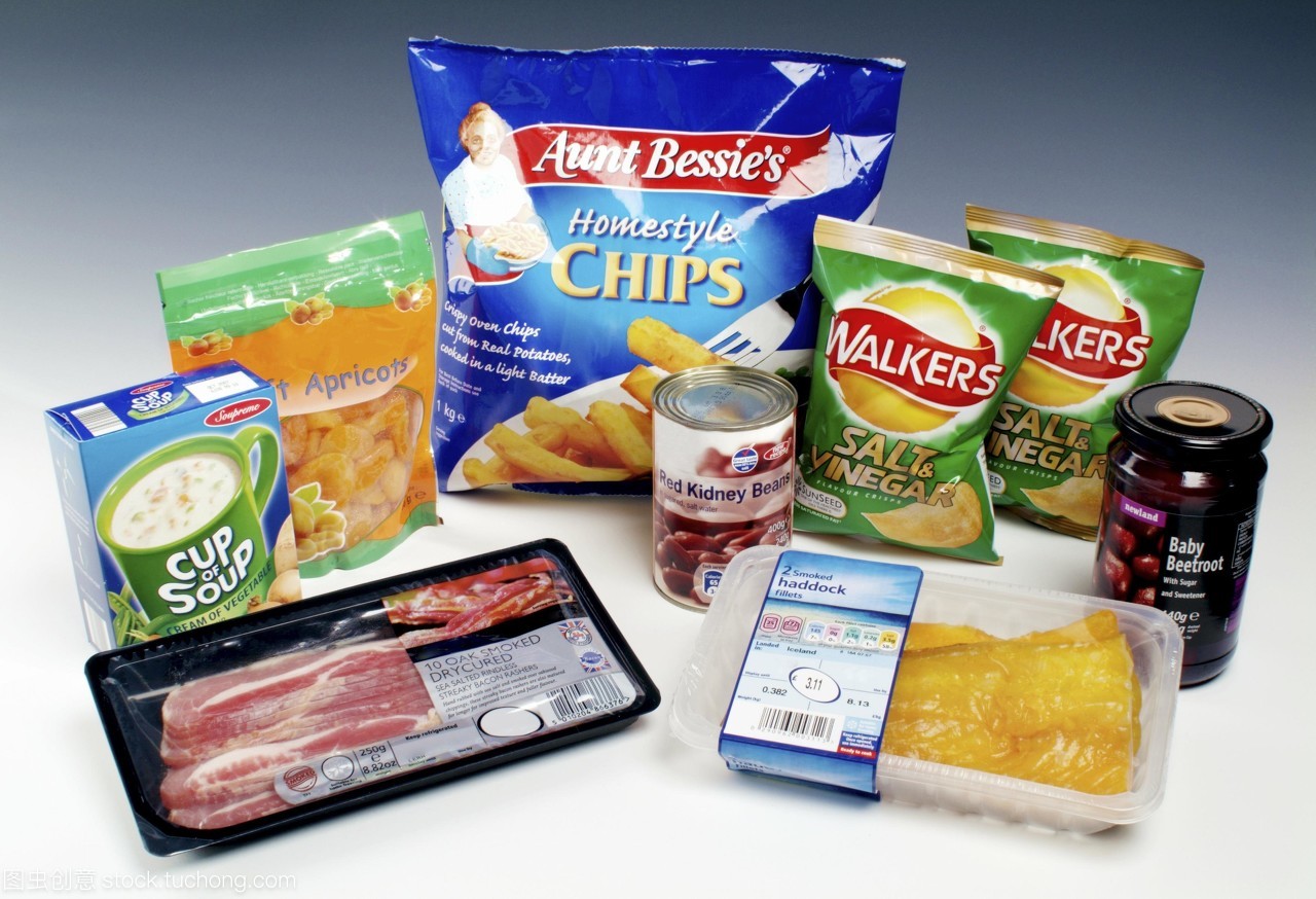 保存食物。选择食品包装以保持其内容。保存方法所示包括被烟熏的食品黑线鳕冻结芯片和脱水汤。
