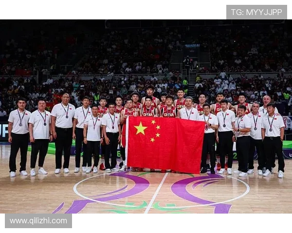 中国男篮逆袭获胜 强势晋级亚洲杯四强 展现团队精神与战术实力