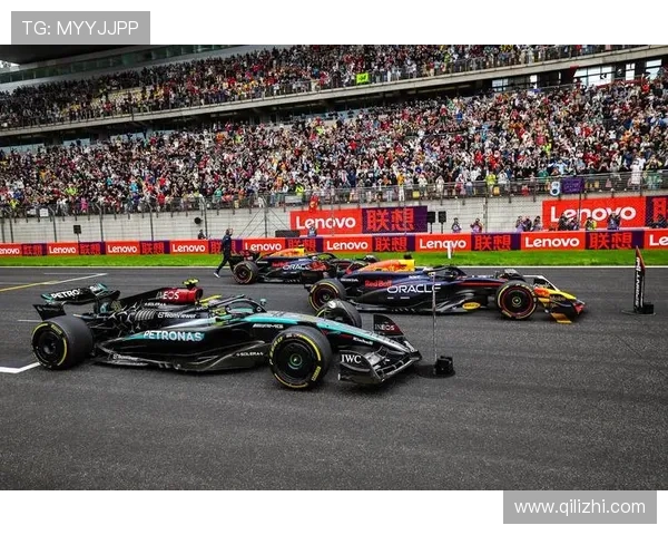 F1赛季激战正酣 各大车队备战最后冲刺争夺总冠军 F1赛季激战正酣 各大车队备战最后冲刺争夺总冠军